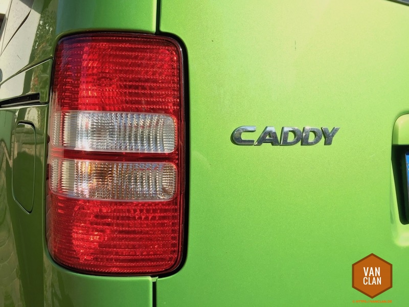 VW Caddy 3 (Typ 2K): Wechsel / Tausch Leuchtmittel Birne Rücklicht 