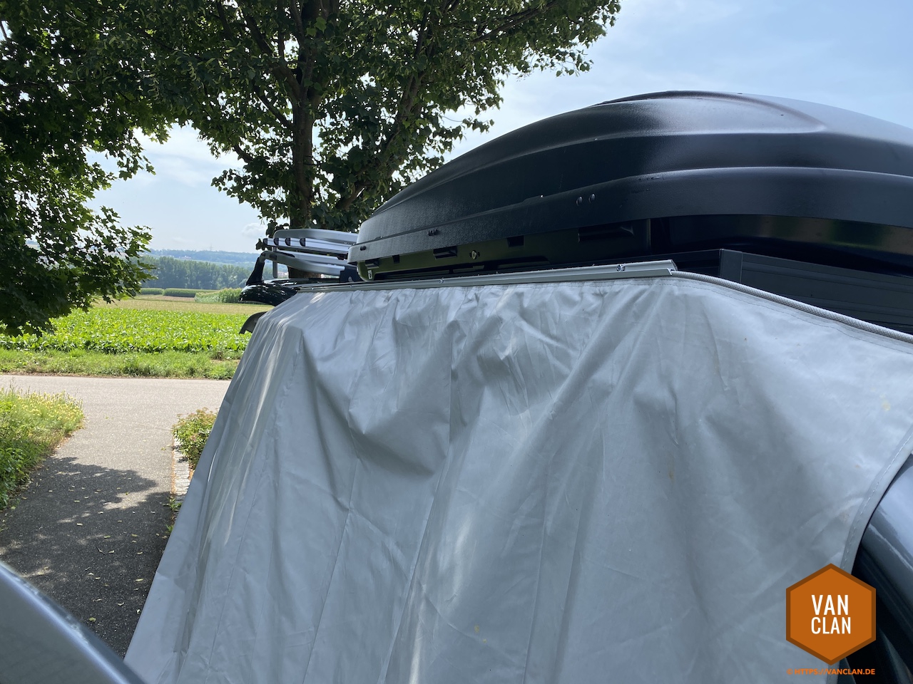 Sonnensegel für VW T5 und T6: Kederleiste am Dachträger 
