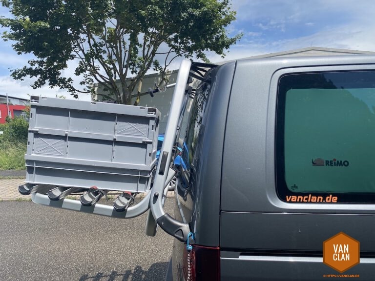 Alu Box auf dem Fahrradträger Logo des T5 befestigen vanclan.de