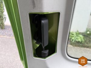 Türgriff innen an der Caddy Schiebetür ausbauen